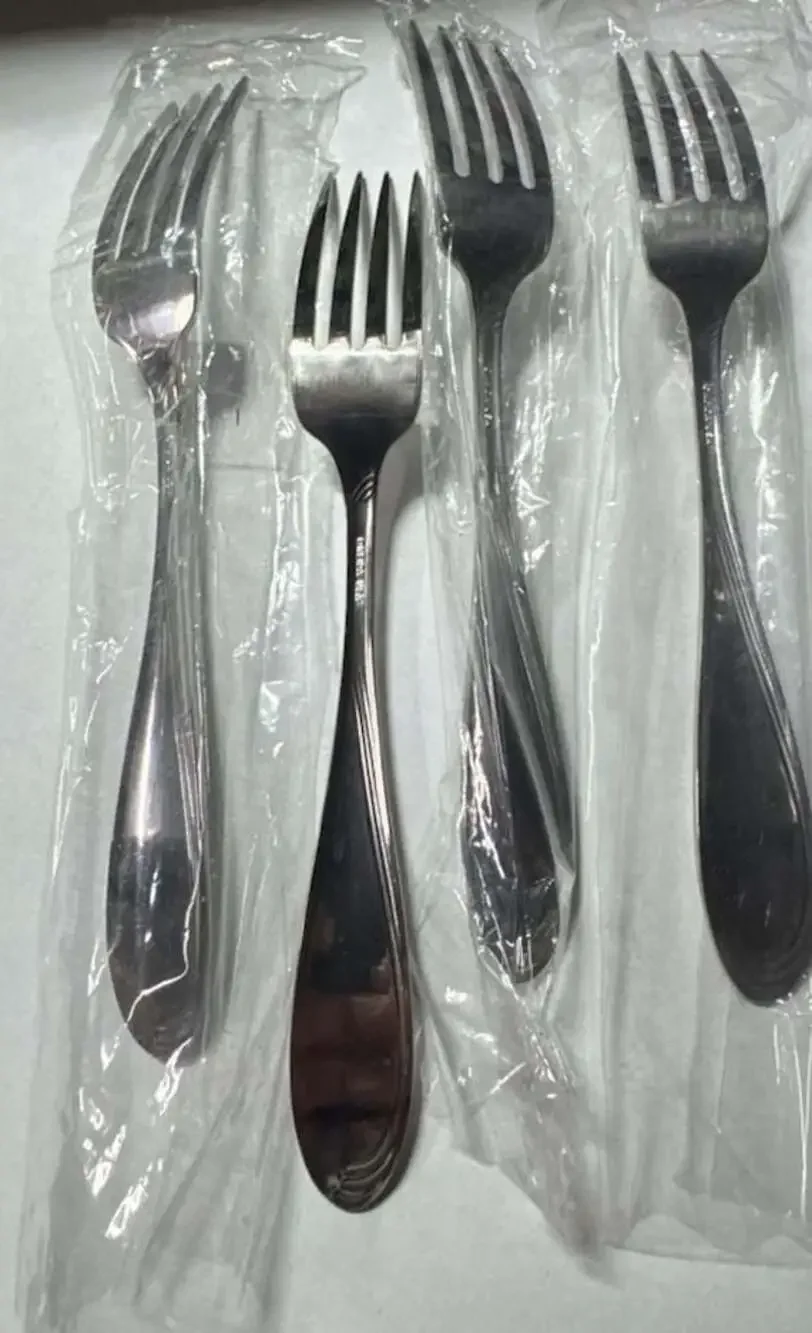 Oneida Crest Stainless Steel Dinner Forks (Set of 4)